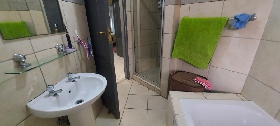 2 Bedroom Property for Sale in Oos Einde North West